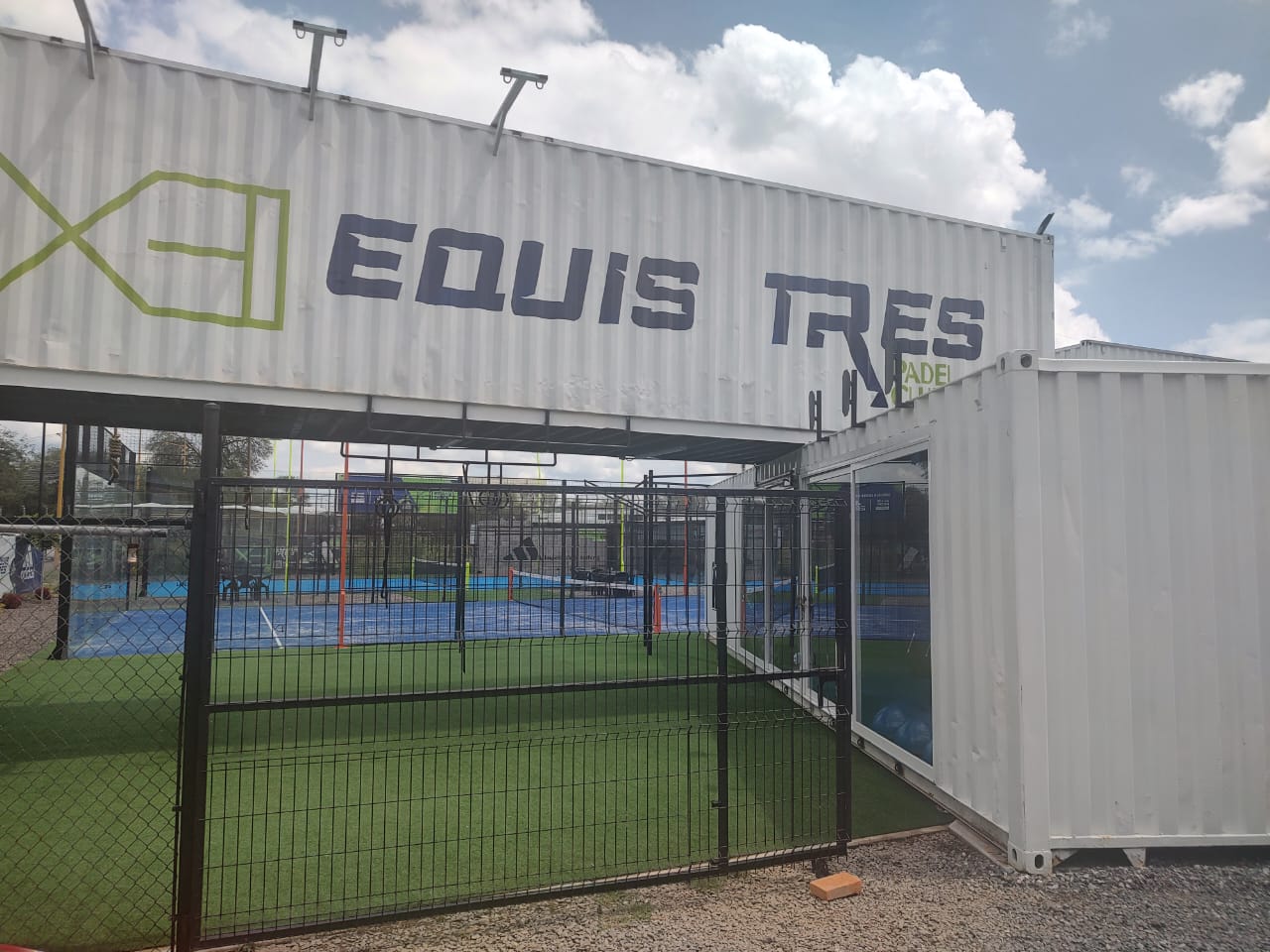 Canchas de pádel en contenedor